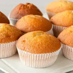Puszyste muffinki, idealne na każdy dzień. Ten przepis na wilgotne i puszyste muffinki sprawi, że będą smakować wyśmienicie.